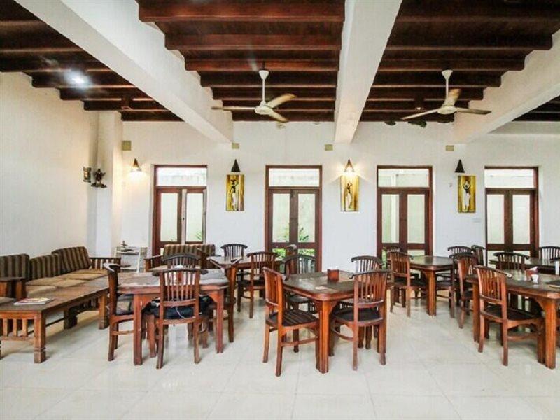 Ceylonica Beach Hotel Negombo Exterior foto