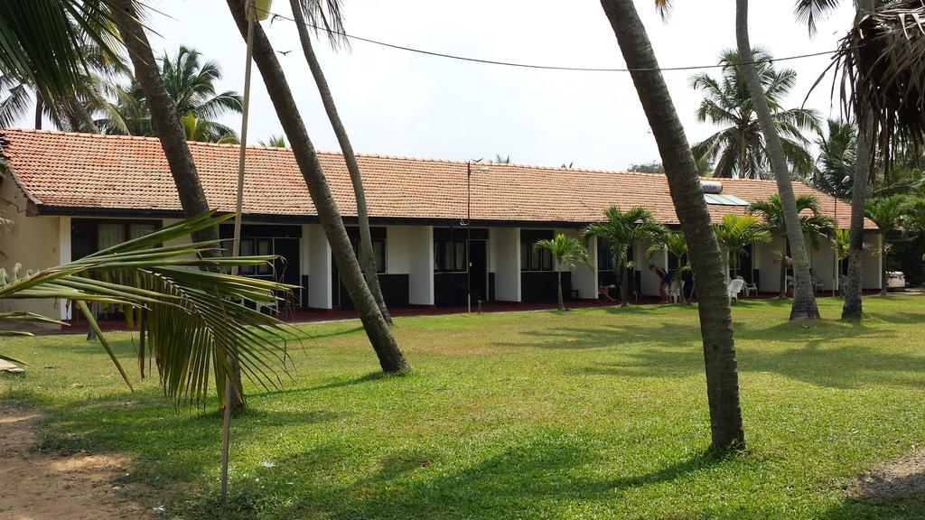 Ceylonica Beach Hotel Negombo Exterior foto